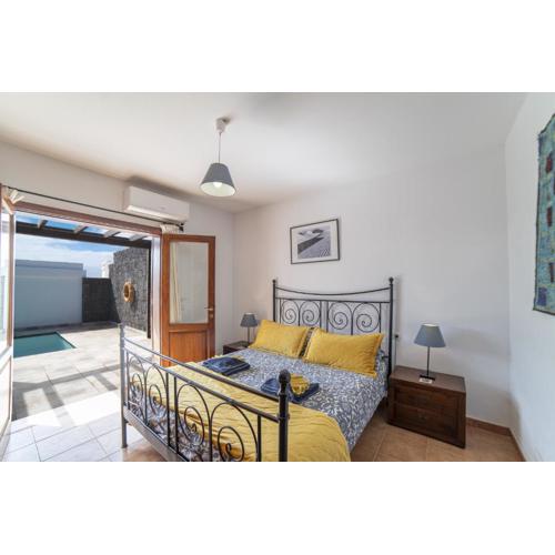 Beautiful Lanzarote Villa 3 Bedrooms Villa Strelitzia South Facing Secluded Private Pool Playa Blanca