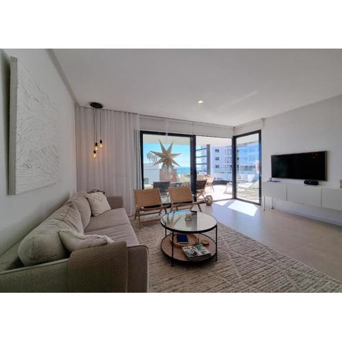 Beautiful Middel Views Apartment with pool and gym