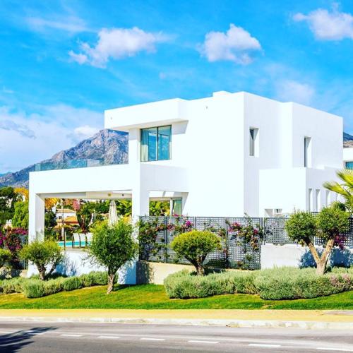 Beautiful modern villa with amazing views
