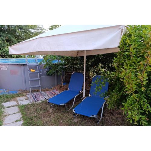 Beautiful nearby beach house with garden, private pool and large yard
