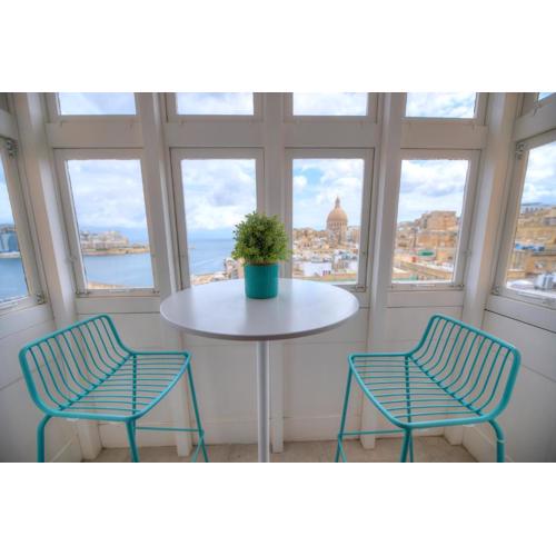 Beautiful one bedroom seafront apartment VPAL1-1