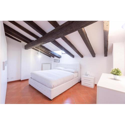 Beautiful penthouse in city center with balcony