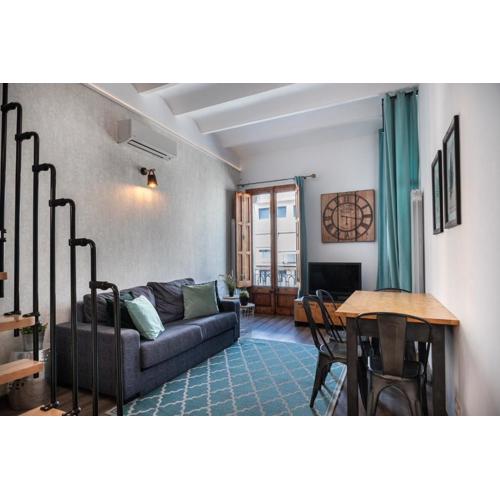 Beautiful renovated Loft minutes from the beach