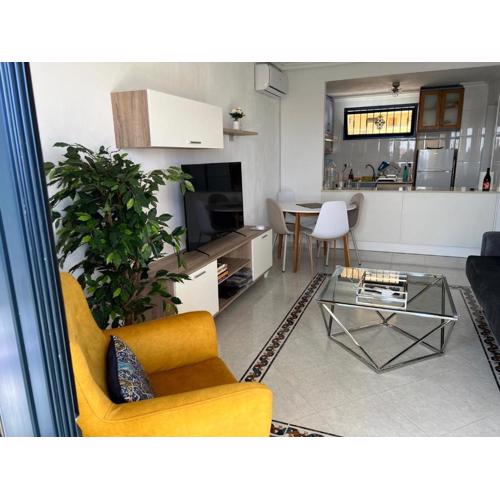 Beautiful sea view apartment close to beach with pool