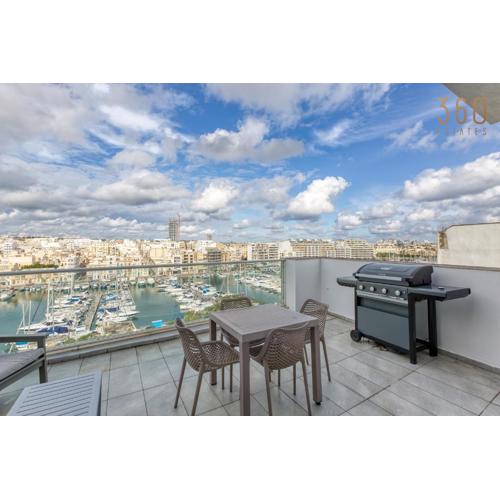 Beautiful seafront home with private balcony & BBQ by 360 Estates