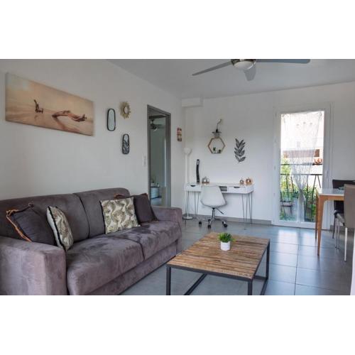 Beautiful T3 with balcony near downtown