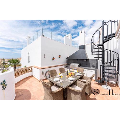 Beautiful views family townhouse steps from the BEACH