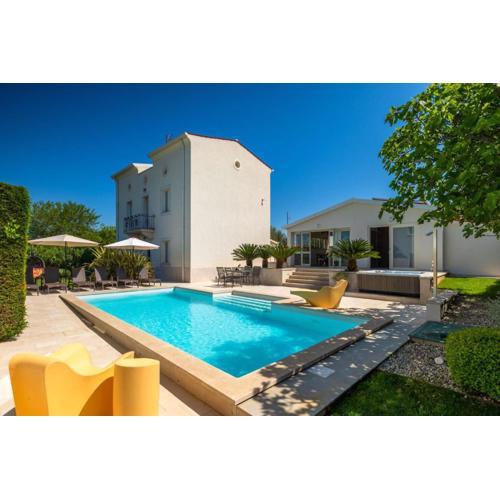 Beautiful Villa Bruna with jacuzzi in Porec