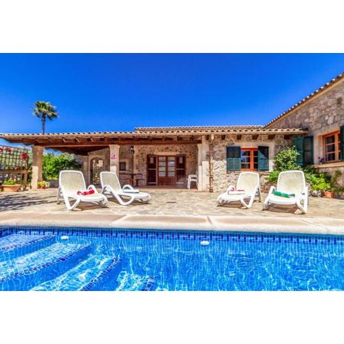 Beautiful villa in the countryside near Pollensa by Renthousing