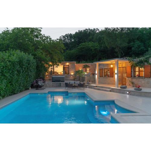 Beautiful Villa Mia with pool in Makarska