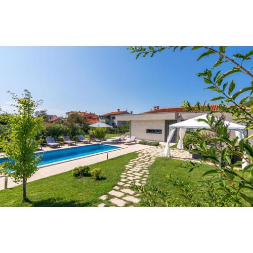 Beautiful Villa Viviana with pool in Fazana