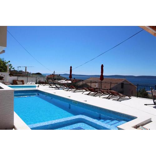 Beheiztes Schwimmbad, Schattige Terrasse Mit Meerblick