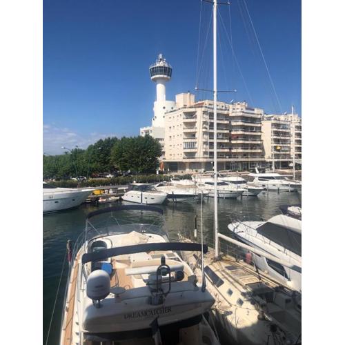 Bel appartement rénové sur la Marina