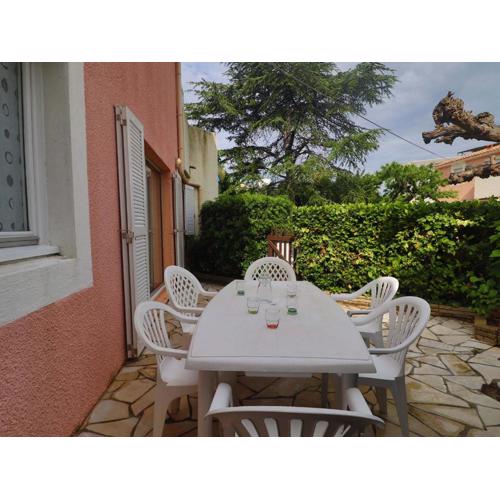 Bel appartement T2 cabine en rez-de-jardin avec parking privé à Sète - FR-1-472-197