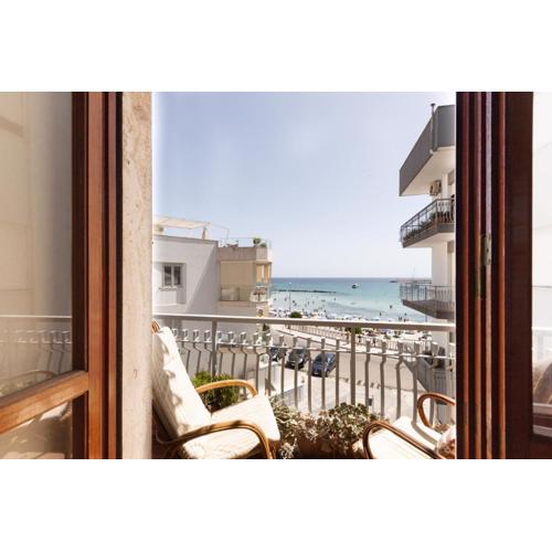 Bella Vista Apartment with Seaview Balcony