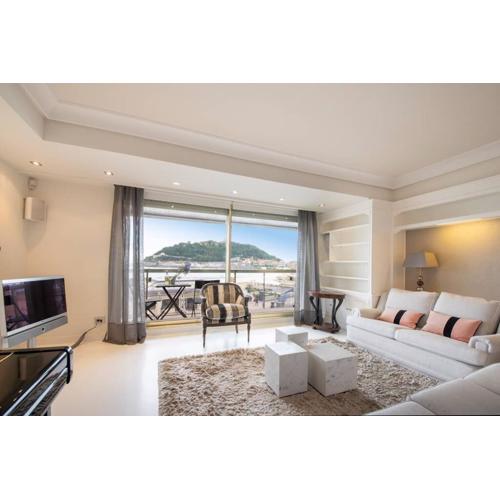 BELLA VISTA LUXURY APARTMENT. BAY VIEWS. PARKING