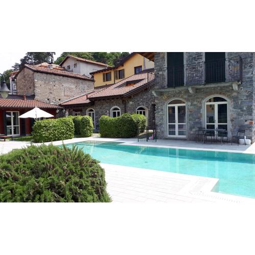BELLAGIO DREAMS APT, pool, with private garden, near lake