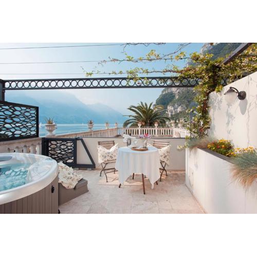 Bellavista Lakefront Hotel & Apartments