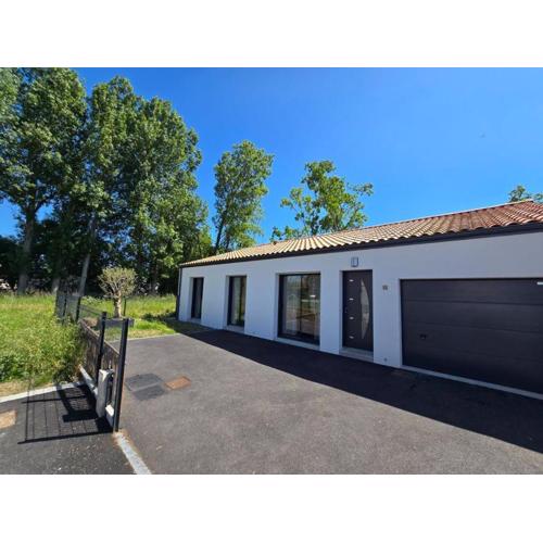 BELLE MAISON NEUVE FAMILIALE JOLIE VUE DEGAGEE 8 Personnes