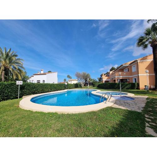 Bello apartamento con piscina a un paso del centro