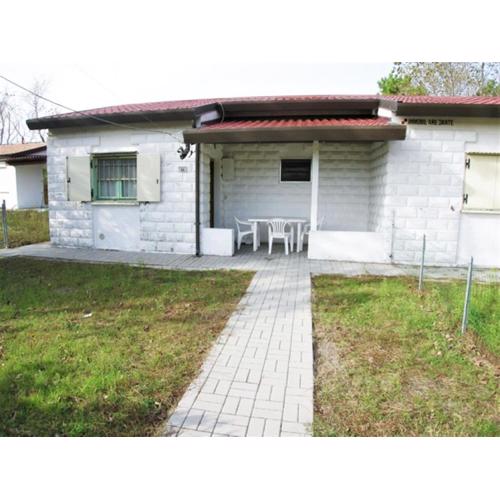 Belvilla by OYO Modest Holiday Home near Sea