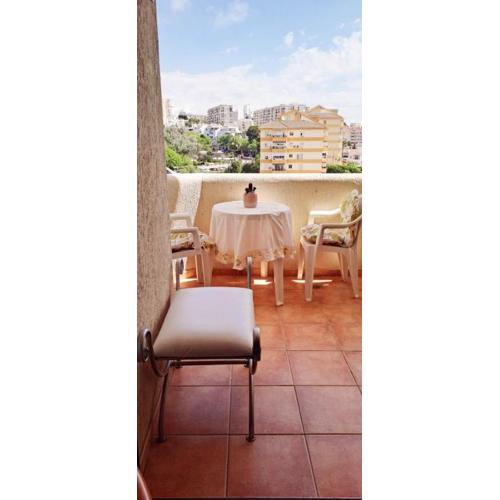 Benalbeach Beauty- Sunny studio with windows throughout and a balcony with an ocean view