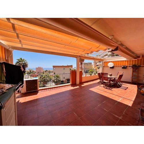 Benalmádena Costa Málaga Apartamento muy Acogedor con Vistas al Mar Terraza Gigante para Verano e Invierno Parking
