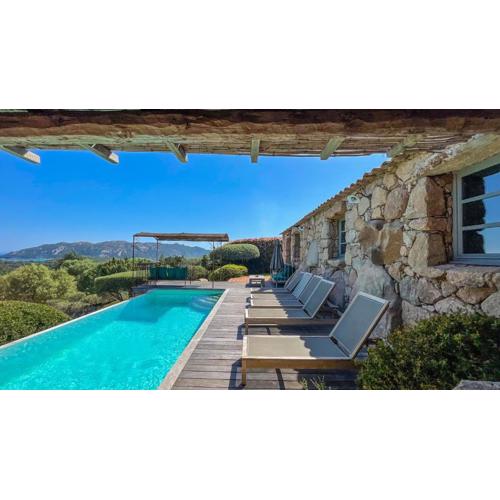 Bergerie de luxe avec piscine chauffée vue sur la baie de Santa Giulia