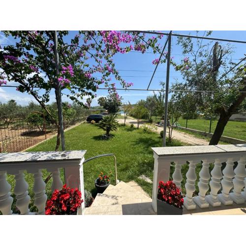 Big Beachfront Apartment Smokvica in Trogir