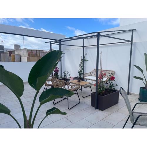 Big house, central, terrace, near Canteras
