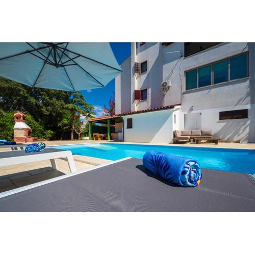 Big swimming pool Moonvidal residence