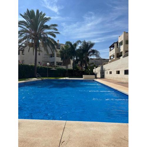 BilBil 2 bedr- pool, tennis, golf w garage