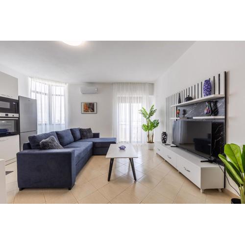 Billy s 4 BDR Apartment by PS