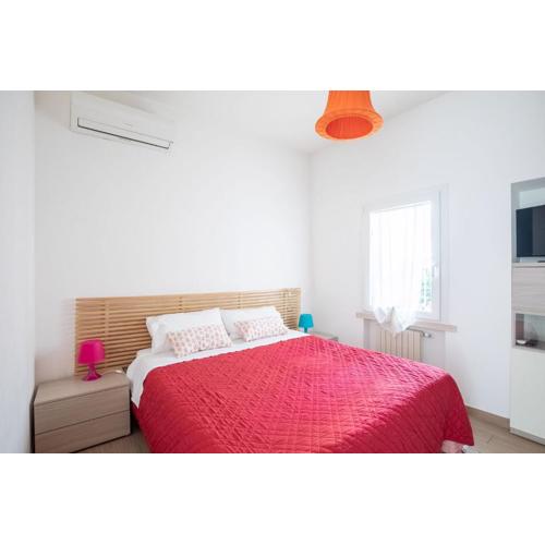 Bilocale con giardino a 200mt dal mare - HomeUnity