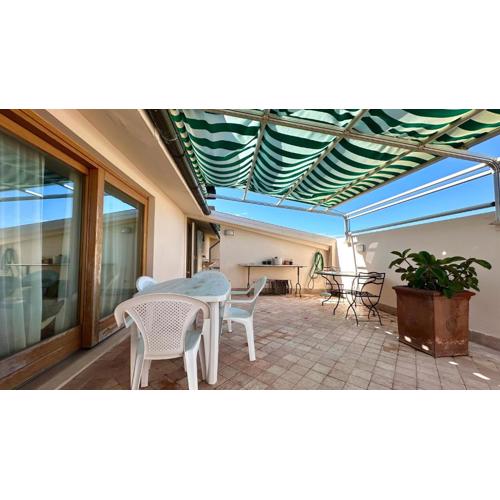 Bilocale in piazza a Numana - CASA DEL SOLE SX