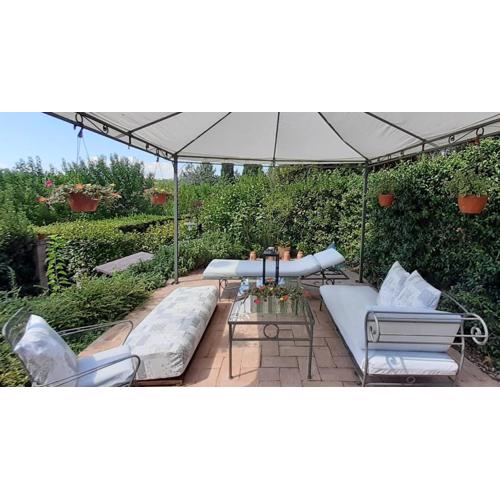 Bilocale in strada Vestricciano Genna con giardino privato