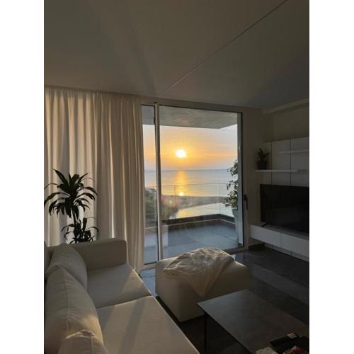 BL Apartment newly built 30m from beach