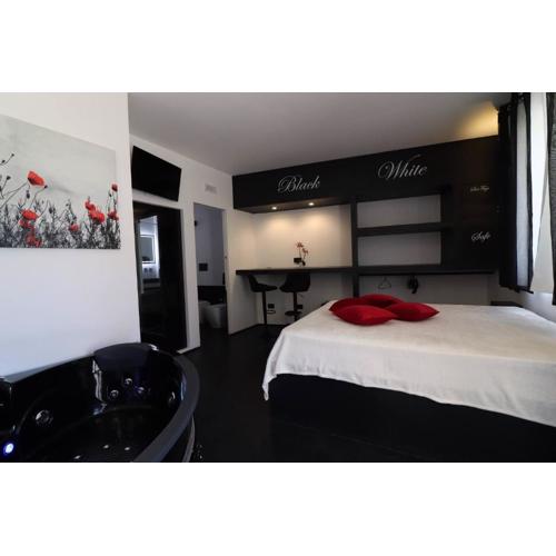 BlackWhite Otranto Suite