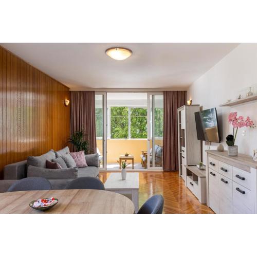 Bliss Apartment near Bellevue beach