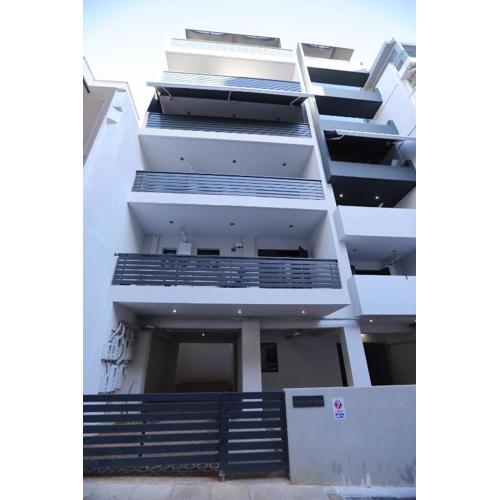 Blossom House-At the foot of the Acroplis and Parking available