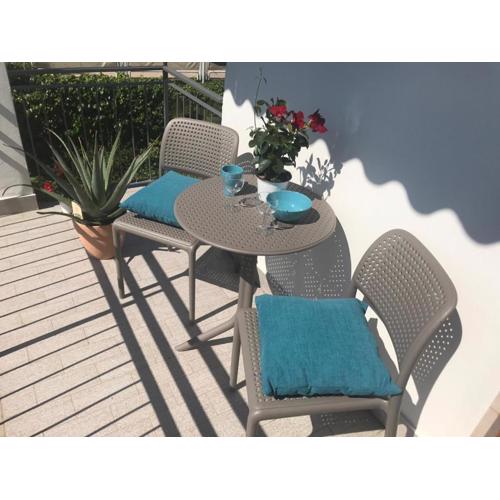 BLUE APARTMENT - a due passi dal lago, parcheggio privato