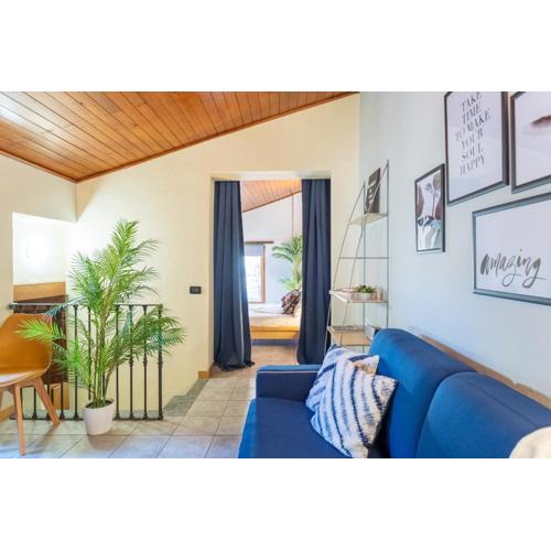 Blue Attic - Historical Como City Center by Rent All Como