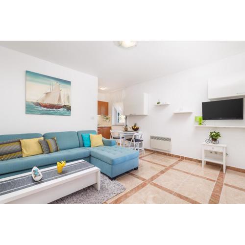 Blue Dream Studio Apartment with a pool
