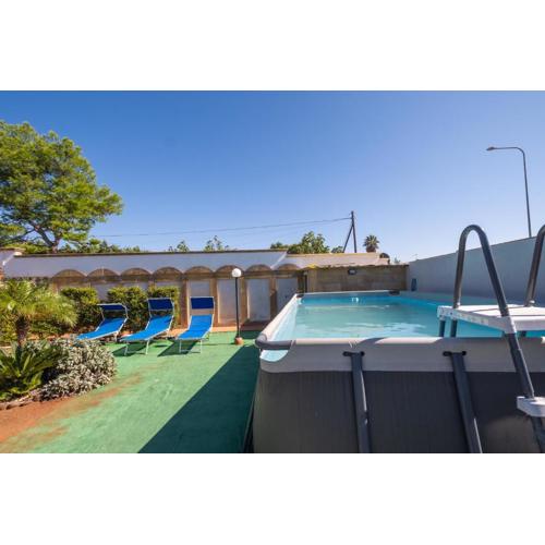 Blue House in Villa Con Piscina