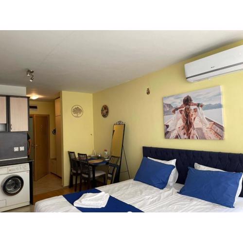 Blue Orchid Studio near airport & free parking
