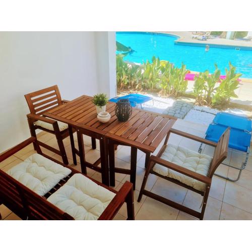 Blue Pearl holiday apartments with pool in kato paphos