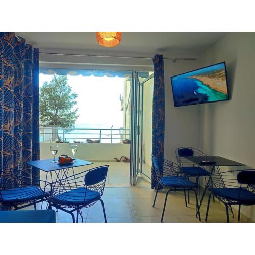 BLUE PERFEKT APARTMENT SARANDA only 30 m to beach
