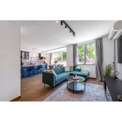 Blue Sky Apartment