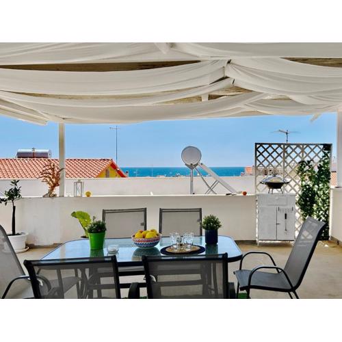 Blue Space 50 meters from the sandy beach, parking & wifi