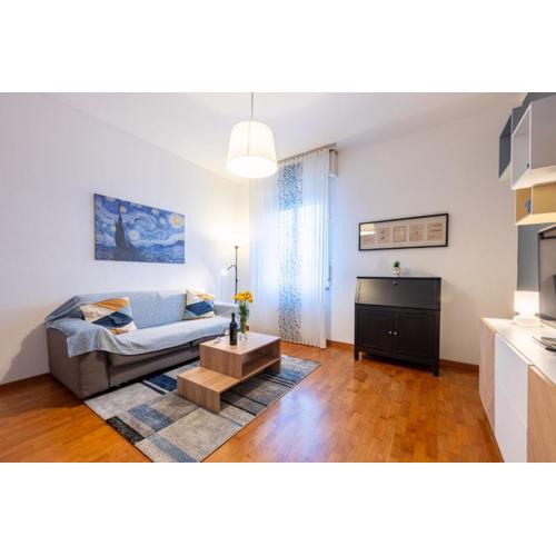 Blu&Yellow Apartment in Parma Station